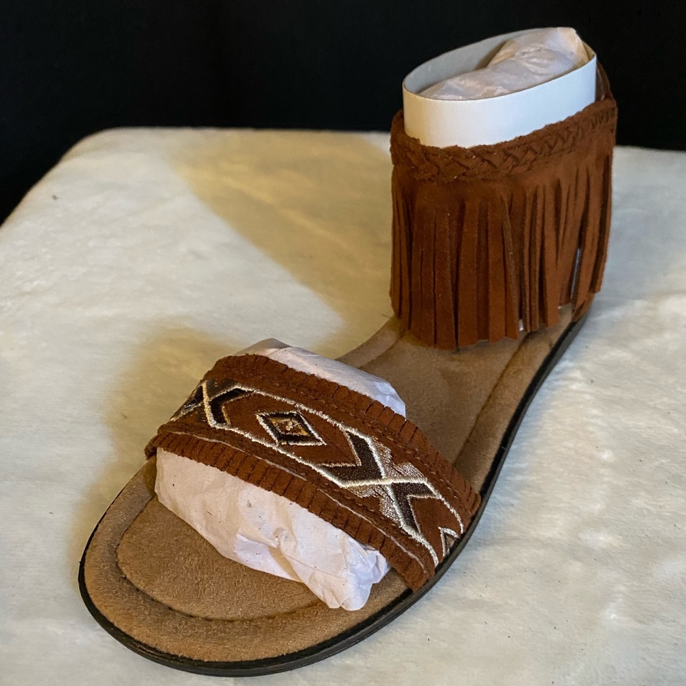 Minnetonka brown coco sandal size 3